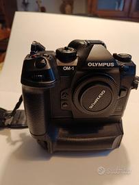 Olympus OM1, Porta batteria HLD 10