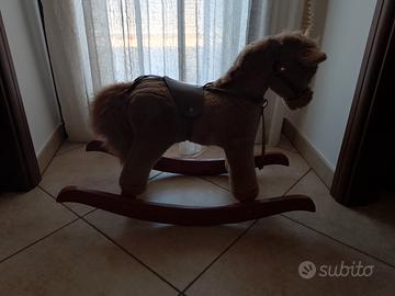 cavallo a dondolo 