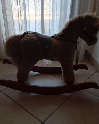 cavallo a dondolo 