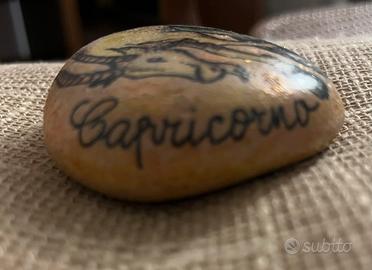 Sasso decorato a mano segno zodiacale Capricorno