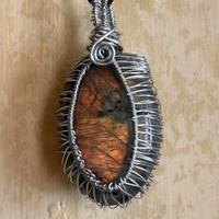 Labradorite riflessi arancioni ciondolo