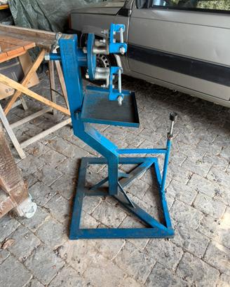 Supporto smonta motori moto ed auto