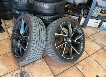 Cerchi in aluminio e gomme complete