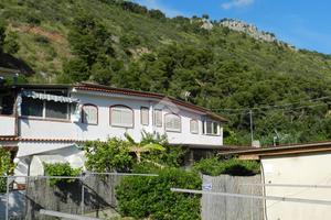 3 LOCALI A CAMEROTA