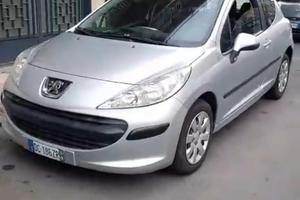 Peugeut 207  benzina 1400   adatta a neo patentati