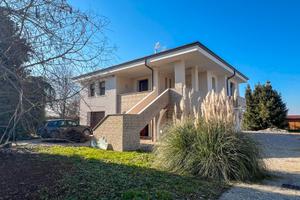 CORREZZOLA: Bifamiliare piano terra