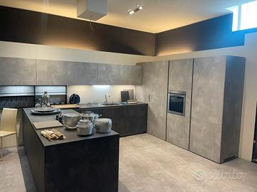 Cucina con penisola moderna scontata Arrital