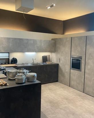 Cucina con penisola moderna scontata Arrital