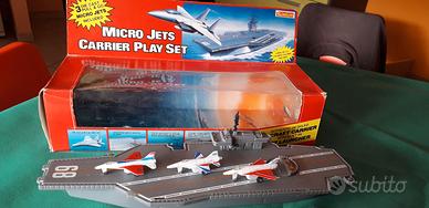 Giocattolo 1988 - Portaerei con 3 micro jet