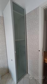 Armadio bagno IKEA con anta in vetro satinato
