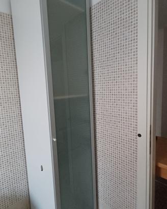 Armadio bagno IKEA con anta in vetro satinato