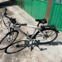 Bici uomo bicicletta perfetta trekking bike