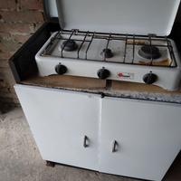 Fornello con mobile in metallo