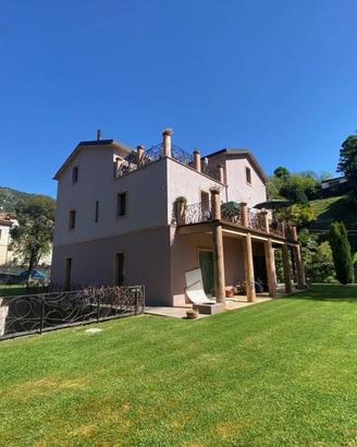 Villa di 640 m² con più di 5 locali e box auto dop