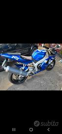 YAMAHA R1