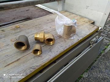 raccorderia a vite in ottone e rame a pinzare