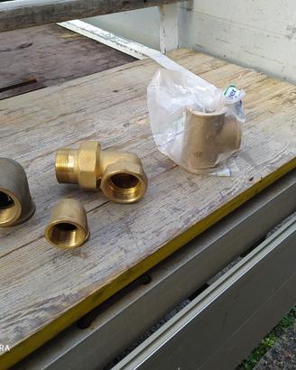 raccorderia a vite in ottone e rame a pinzare