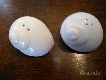 Sale e pepe in ceramica bianca forma di conchiglia