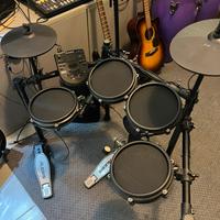 Alesis nitro mesh piu amplificatore strike 8