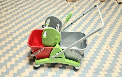 Carrello pulizia