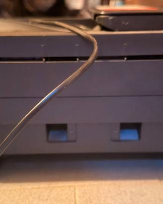 scrivania, stampante, monitor e pc