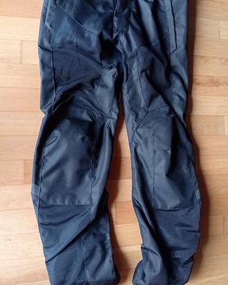 pantaloni da moto traforati