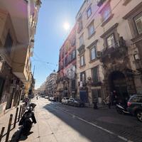 NEGOZIO A NAPOLI