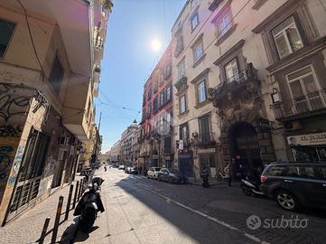 NEGOZIO A NAPOLI