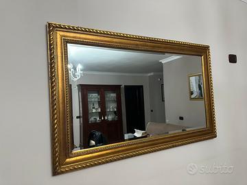 Specchio da sala con cornice dorata