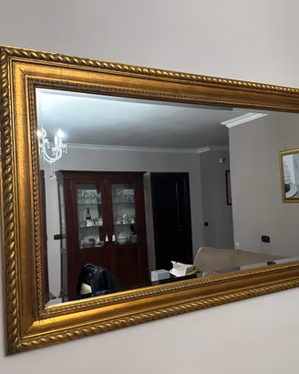 Specchio da sala con cornice dorata