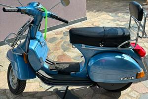 Vespa P200E