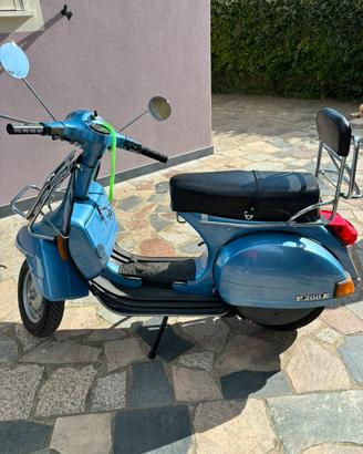 Vespa P200E