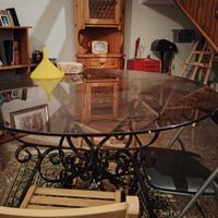 tavolo tondo in vetro senza oggetti 