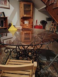 tavolo tondo in vetro senza oggetti 