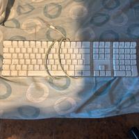 Tastiera Apple con cavo USB