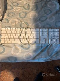 Tastiera Apple con cavo USB