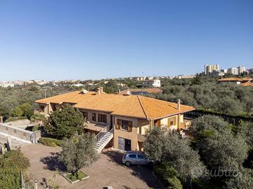 Bifamiliare con ampio giardino