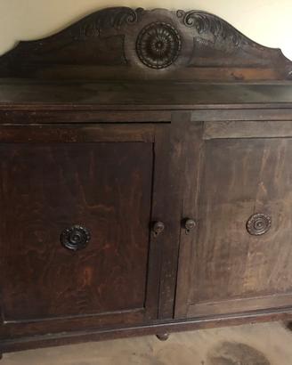 Credenza vintage di dimensioni notevoli