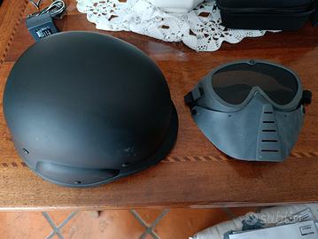 Elmetto cuffia maschera e ginocchiere softair 