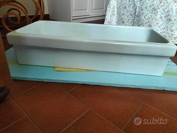 Lavabo nuovo in ceramica 