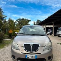 lancia y