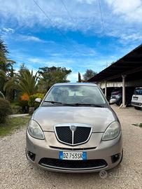 lancia y