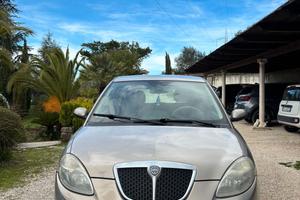lancia y