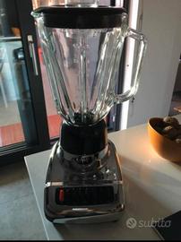 Frullatore design 10 velocità. Caraffa in vetro
