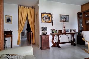 VILLA A SCHIERA A CAROVIGNO