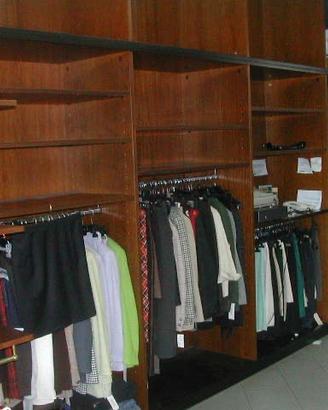 Arredamento negozio abbigliamento