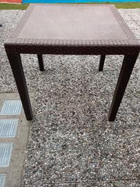 Tavolo quadrato da giardino 