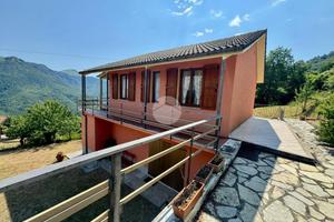 CASA INDIPENDENTE A VARESE LIGURE