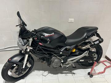 Ducati Monster 696
