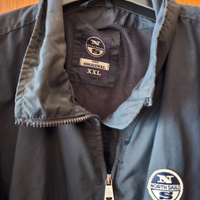 Pacco completo di vestiti e scarpe